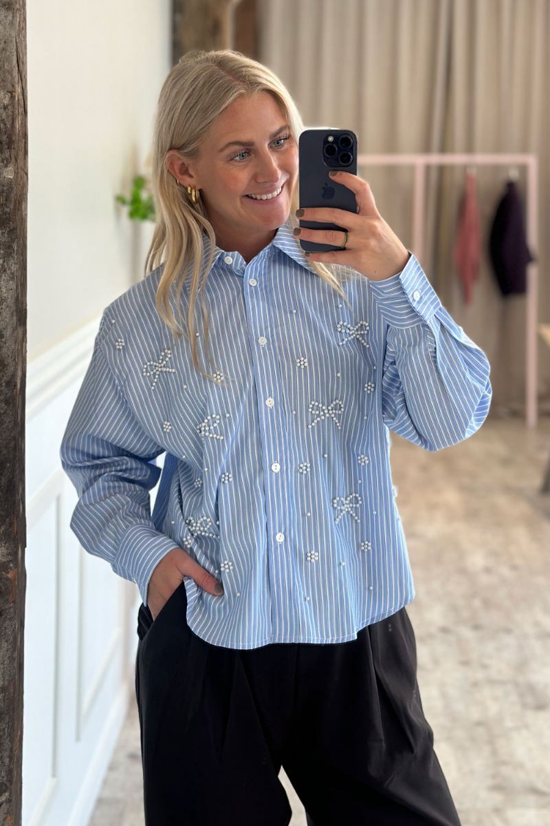 A-View Lucie Skjorte i Lyseblå og Hvide Striber - Tilbud