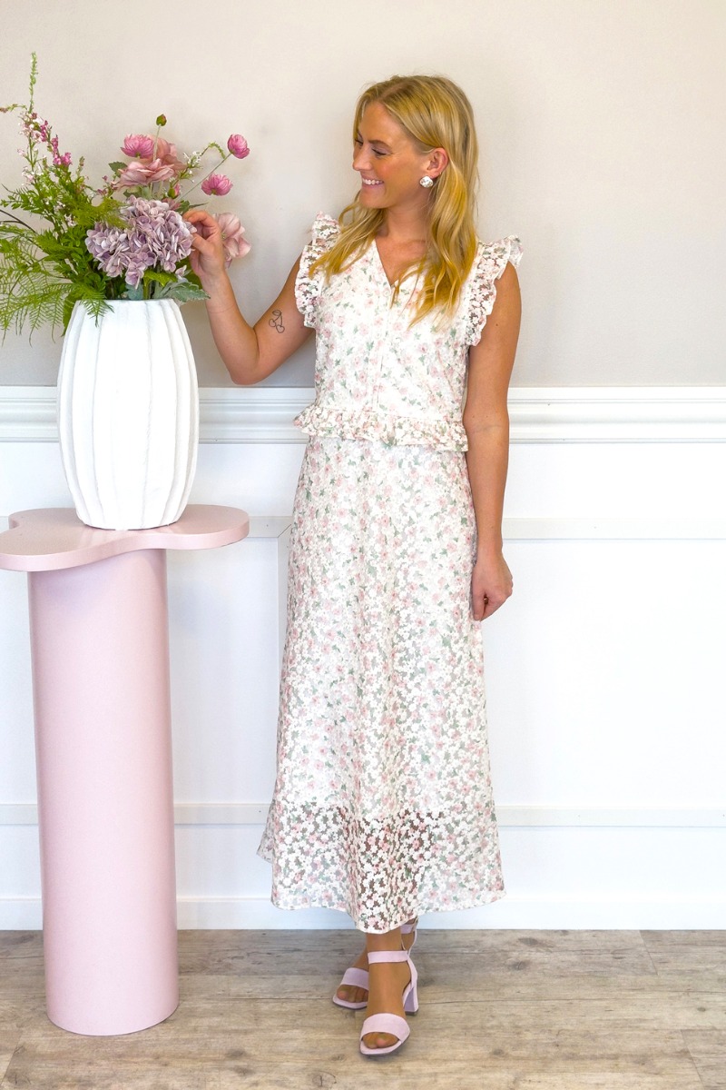 Christina Kjole med Rosaflower - Black Friday Tilbud!