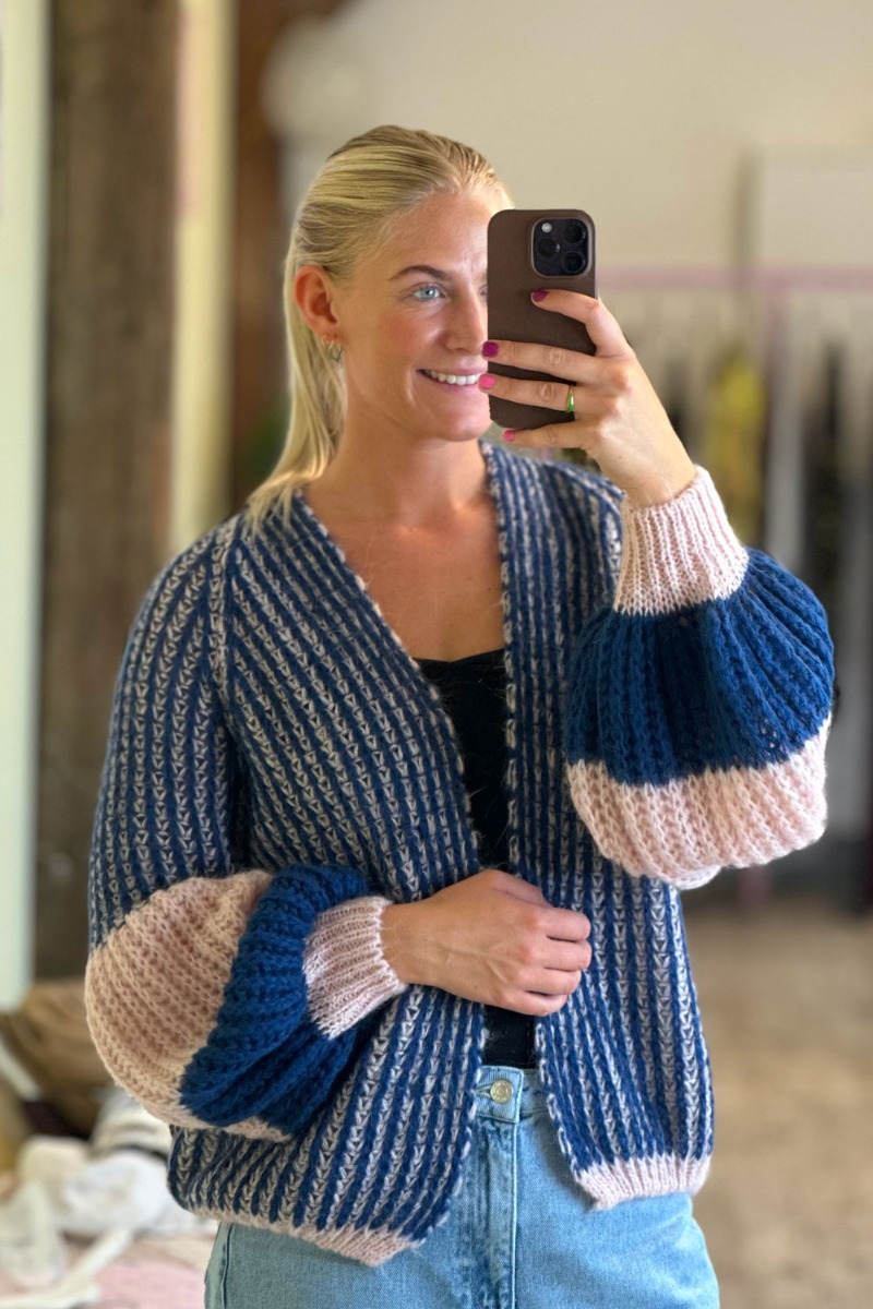 Liana Strikket Cardigan i Rosa og Navy – Black Friday Tilbud