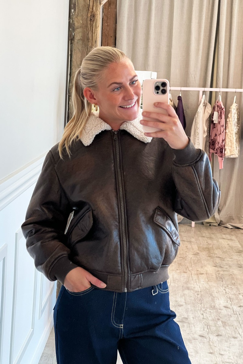 Lacey Ja Jakke i Mocha - Black Friday Tilbud!